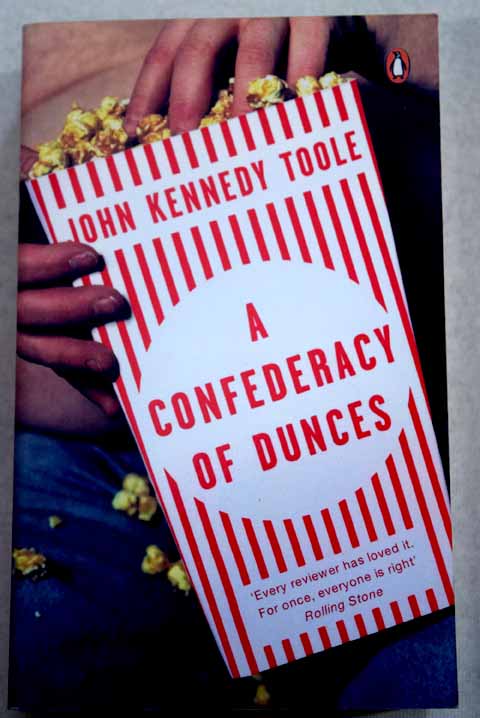 A confederacy of dunces / Toole John Kennedy Percy Walker