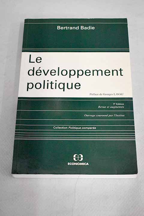 Le dveloppement politique / Bertrand Badie