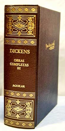 Obras completas Tomo III Papeles pstumos del Club Pickwick Un viajante y no de comercio Cazado Novela de vacaciones / Charles Dickens